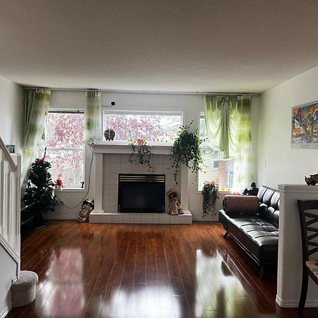 Hidden Valley New Basement Suite With Private Bathroom! 卡加利 外观 照片