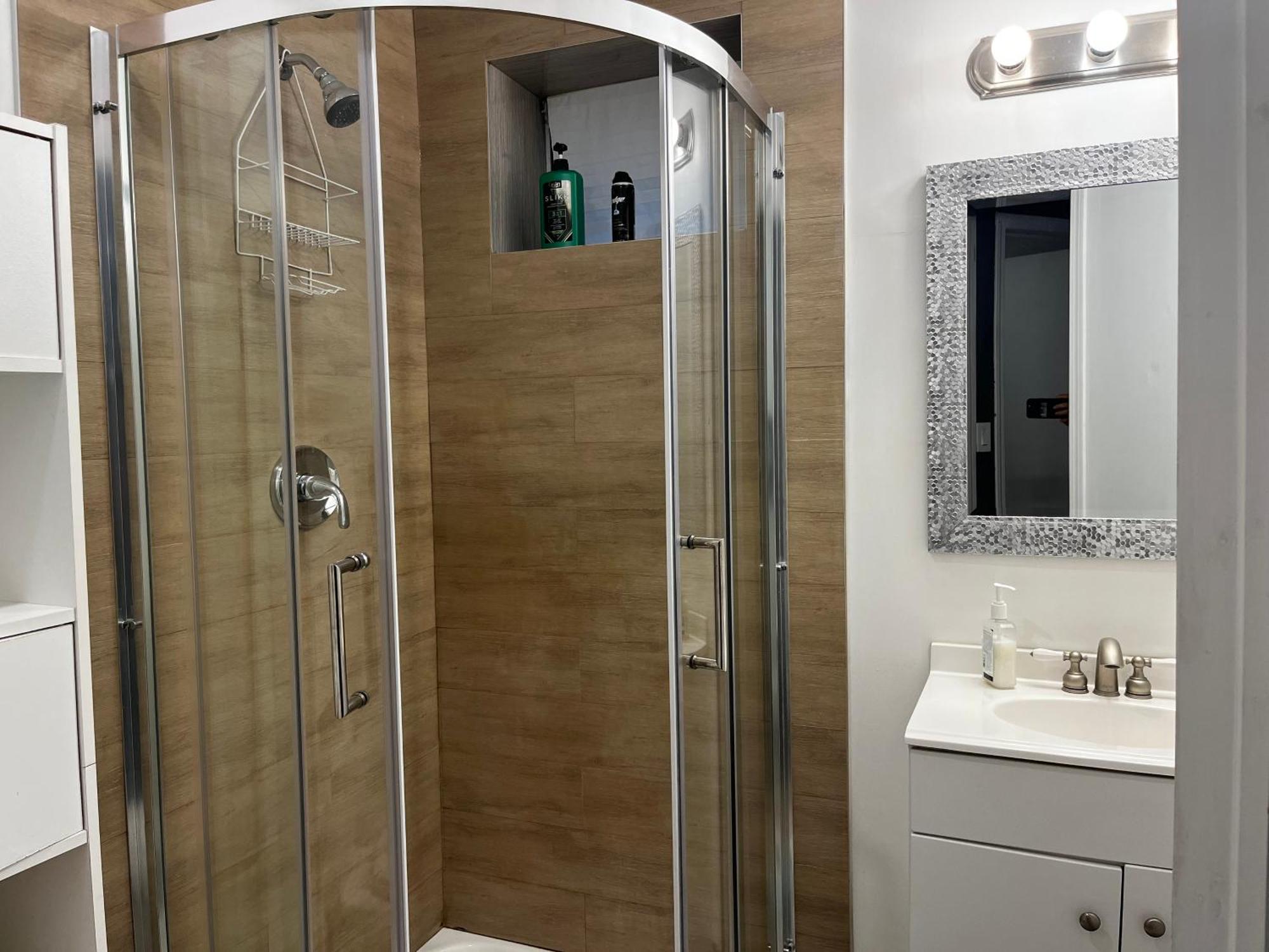 Hidden Valley New Basement Suite With Private Bathroom! 卡加利 外观 照片