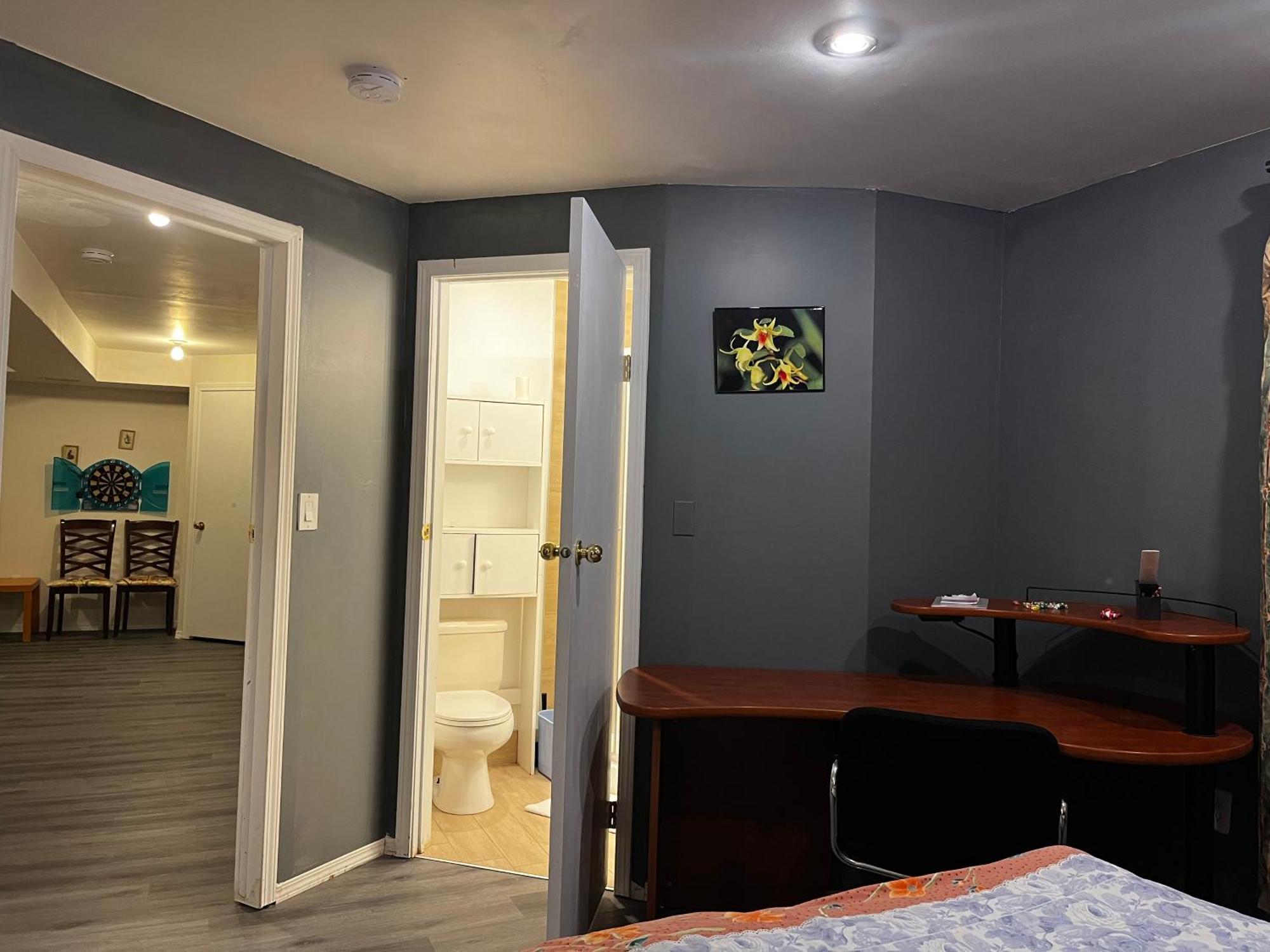 Hidden Valley New Basement Suite With Private Bathroom! 卡加利 外观 照片