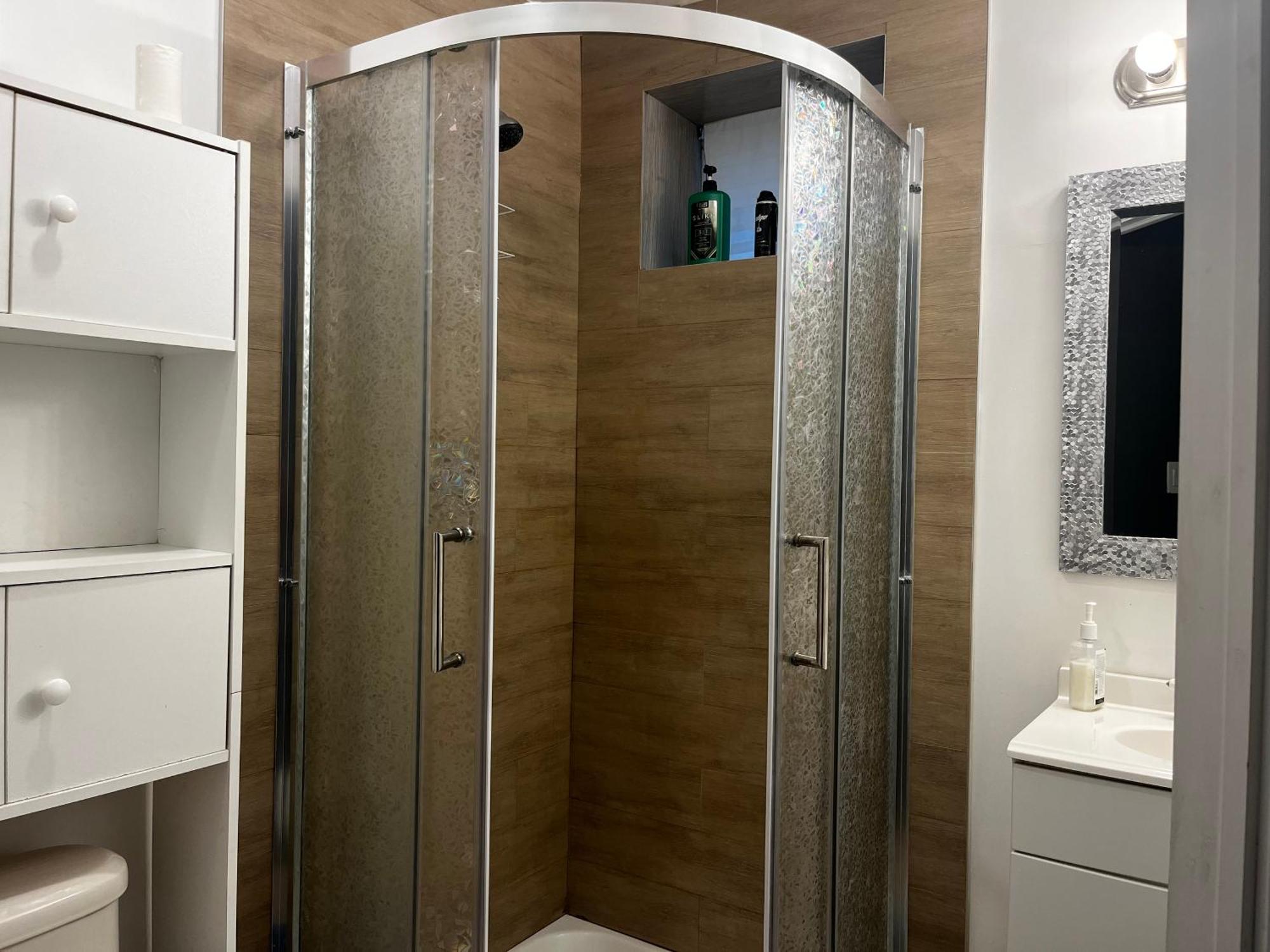 Hidden Valley New Basement Suite With Private Bathroom! 卡加利 外观 照片